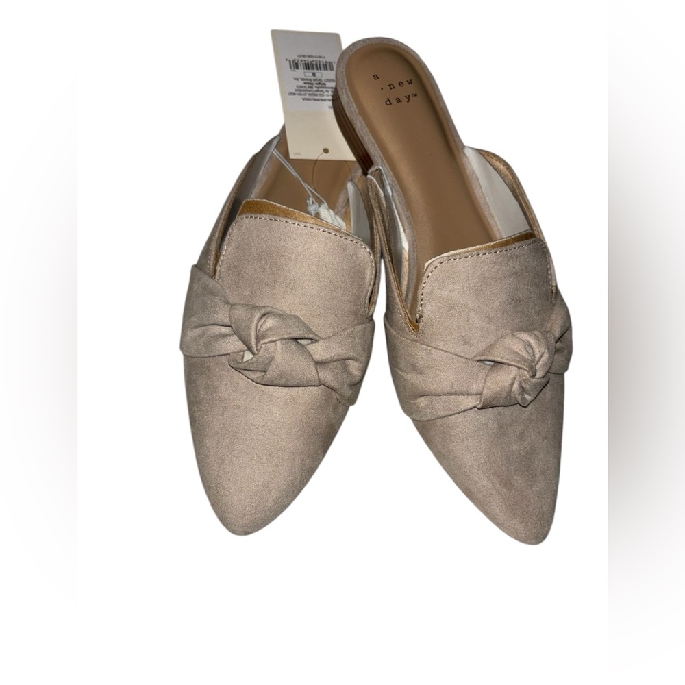 NEW A new day Paloma taupe faux suede slides w/ twist bow Women’s Size 8